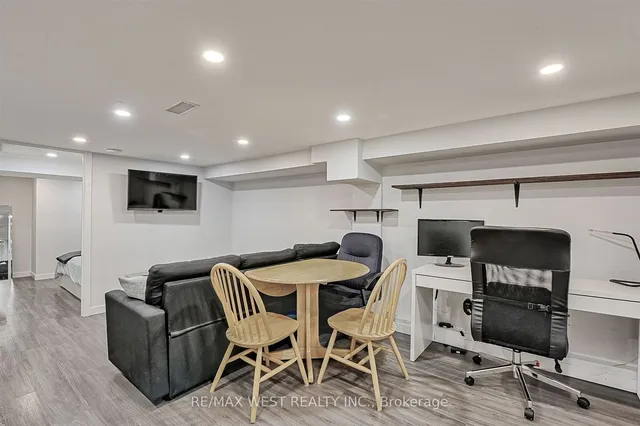 Additional image 31 of 427 Strathmore Blvd