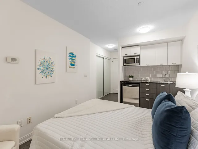 Additional image 15 of 255 Village Green Sq Unit 811