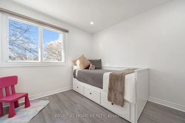 Additional image 29 of 12 Lace Fernway