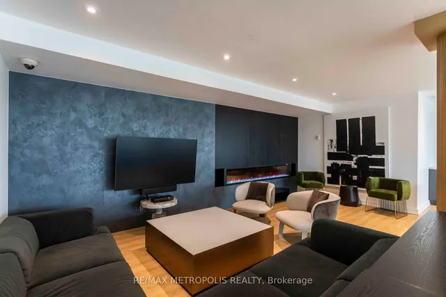 Additional image 18 of 55 East Liberty St Unit 717