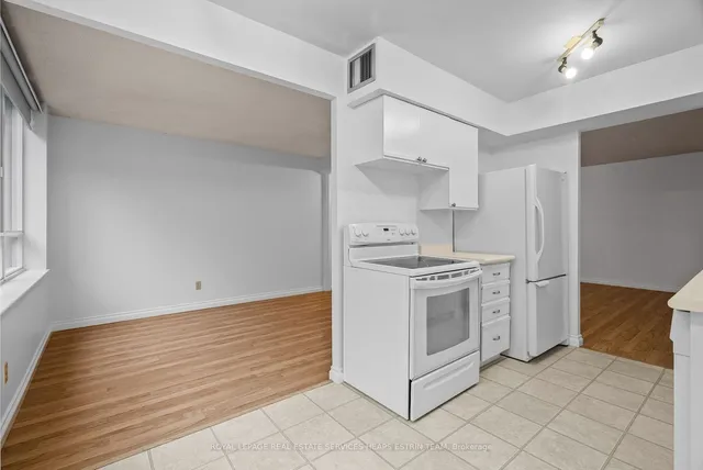 Additional image 13 of 633 Bay St Unit 807