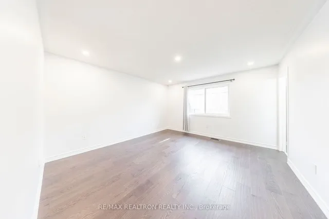 Additional image 25 of 81 Trumpeter St