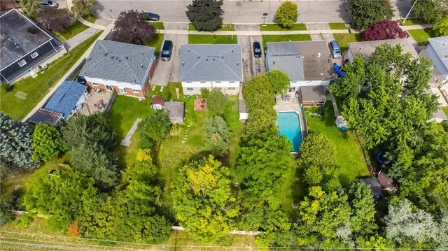 Additional image 38 of 104 Shadeland Cres
