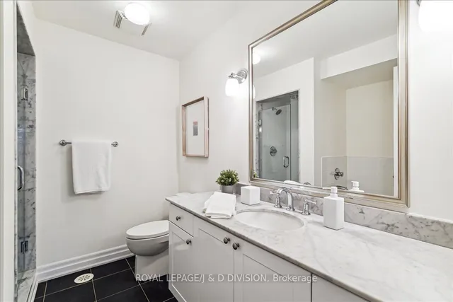 Additional image 24 of 365B Roehampton Ave