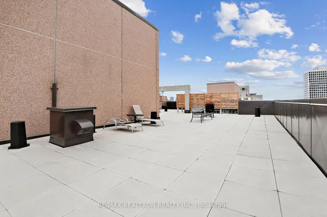 Additional image 30 of 449 Walmer Rd Unit 401