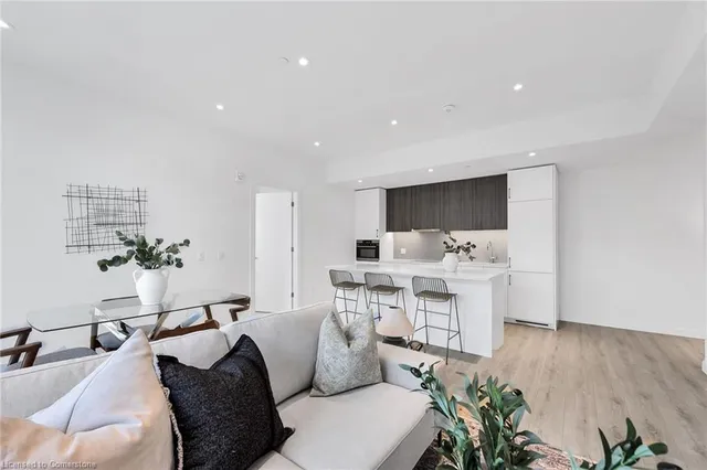 Additional image 5 of 741 King St Unit 201