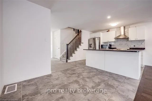 Additional image 11 of 11 SHEDROW Pl