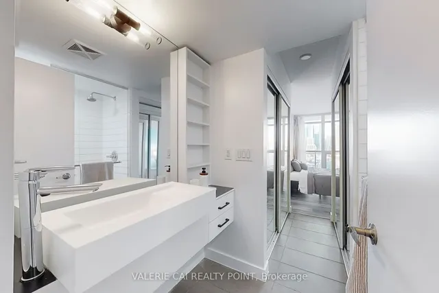 Additional image 18 of 38 Dan Leckie Way Unit 1612