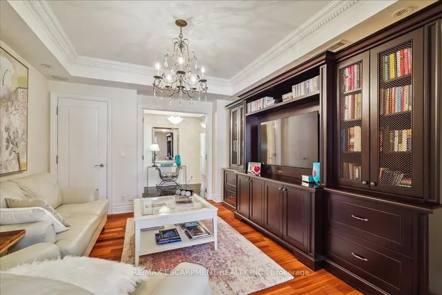 Additional image 10 of 68 Yorkville Ave Unit 304