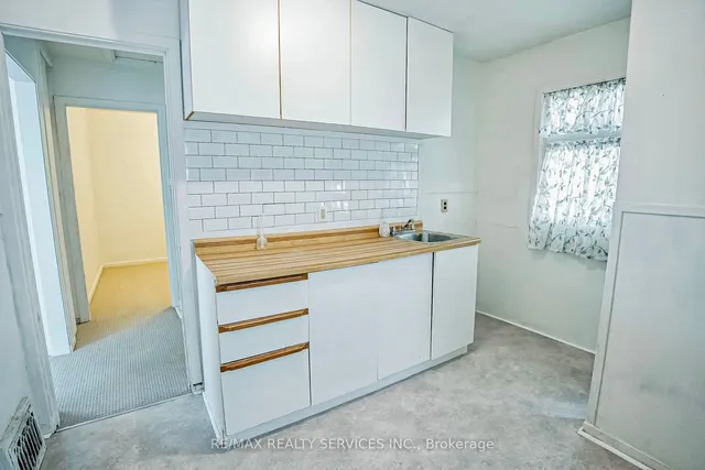 Additional image 22 of 9 Avon Park Dr