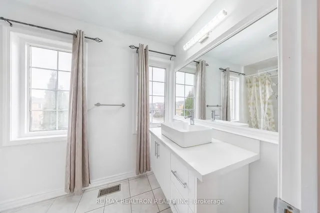 Additional image 20 of 81 Trumpeter St