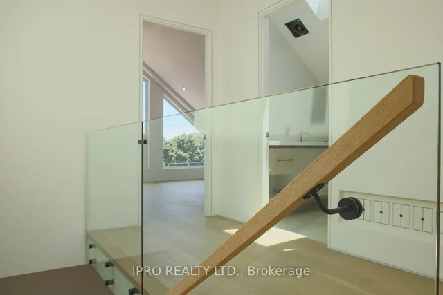 Additional image 25 of 2970B Bayview Ave