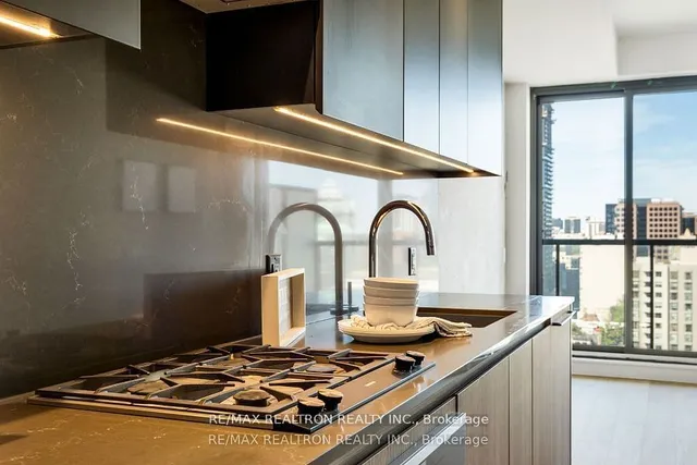 Additional image 10 of 81 Wellesley St Unit 1806