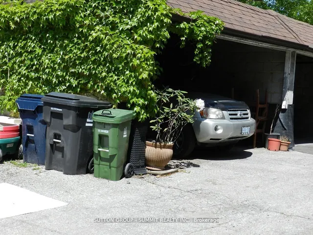 Additional image 4 of 976 Avenue Rd