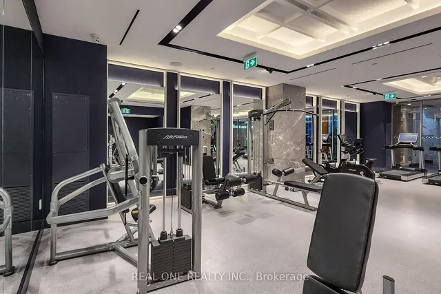 Additional image 34 of 118 Merchants' Wharf Unit 320