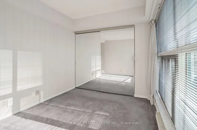 Additional image 17 of 99 Harbour Sq Unit 1702