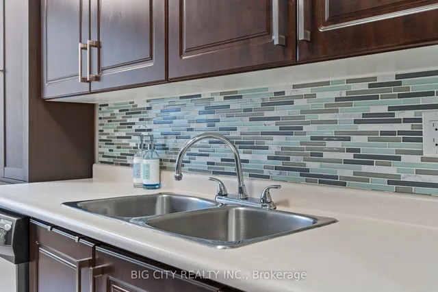 Additional image 16 of 633 Bay St Unit 721