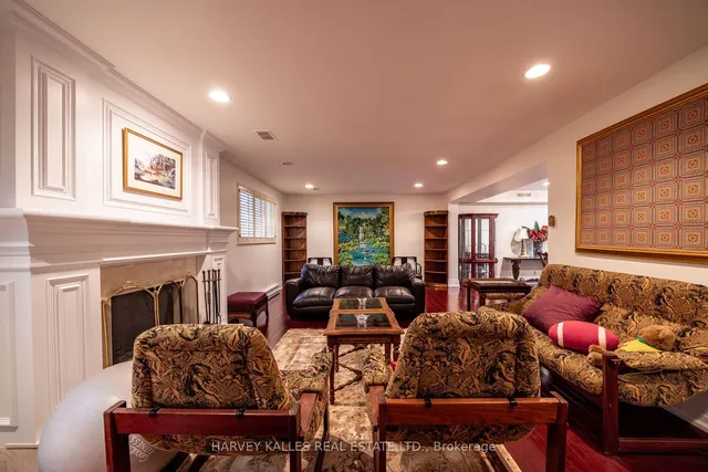 Additional image 30 of 6 Versailles Crt