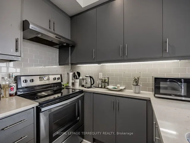 Additional image 27 of 15 Zorra St Unit 607