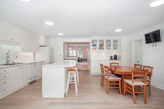 Additional image 25 of 32 Cartwright Ave