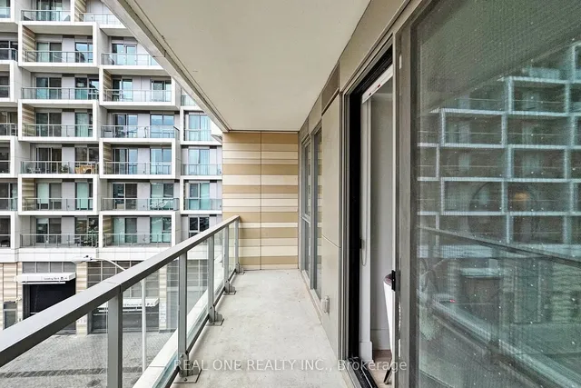 Additional image 31 of 118 Merchants' Wharf Unit 320