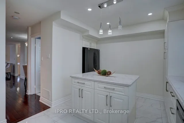 Additional image 20 of 16 B Leaside Park Dr Unit 47