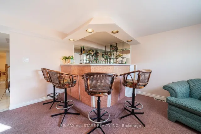 Additional image 23 of 30 Orangewood Cres