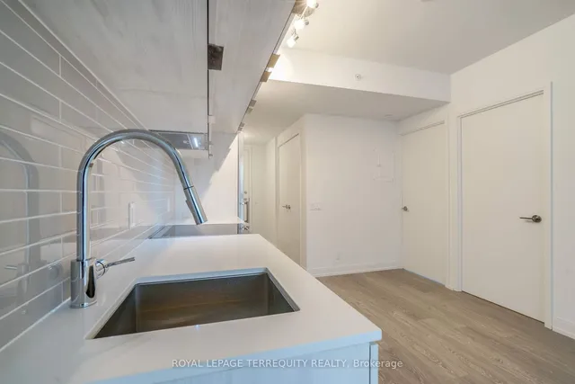 Additional image 5 of 181 Dundas St Unit 911