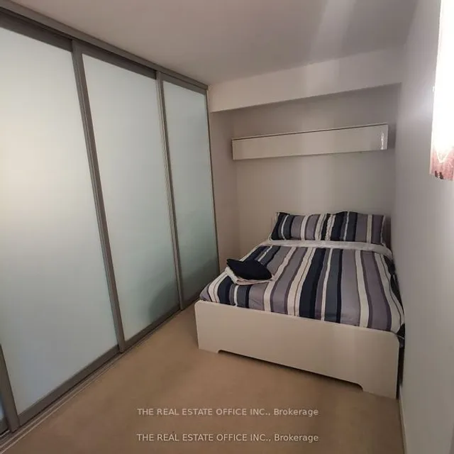 Additional image 23 of 112 Fort York Blvd Unit G09