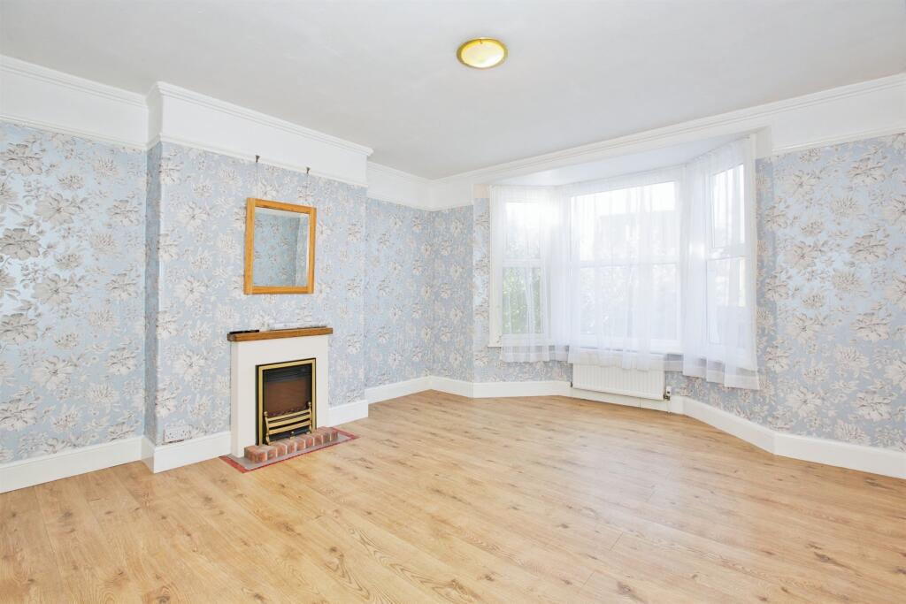 Additional image 24 of Grove Avenue, Yeovil