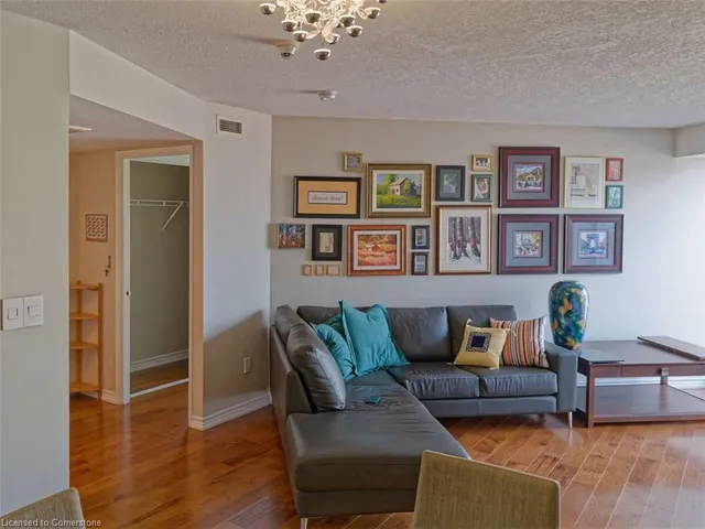 Additional image 22 of 20 St George St Unit 507