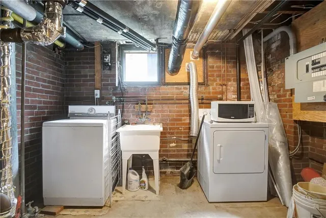 Additional image 21 of 67 Moore Ave