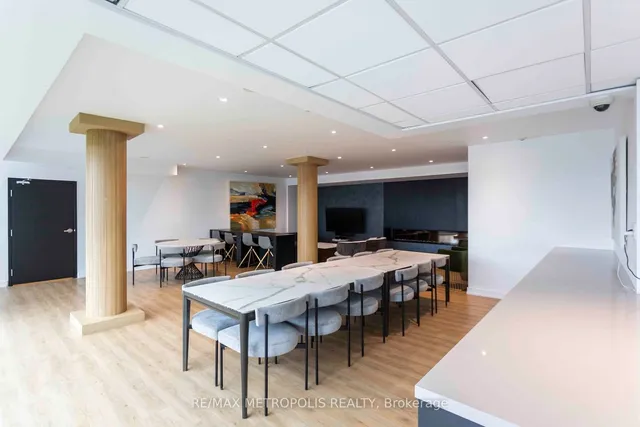 Additional image 17 of 55 East Liberty St Unit 717