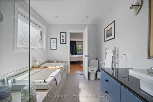 Additional image 21 of 18 Esposito Crt