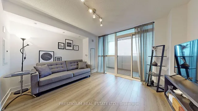 Additional image 3 of 318 Richmond St Unit 905