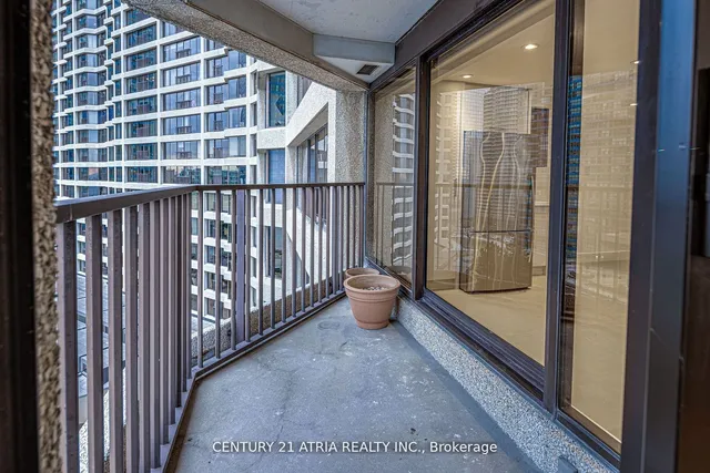Additional image 31 of 65 Harbour Sq Unit 1401