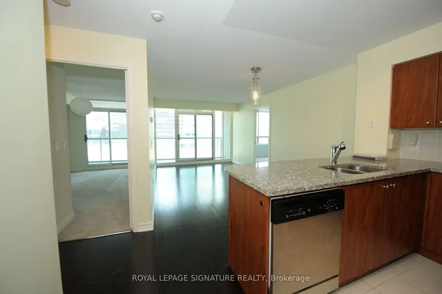 Additional image 4 of 30 Grand Trunk Cres Unit 509