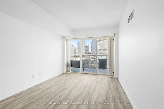 Additional image 17 of 600 Queens Quay Unit 906