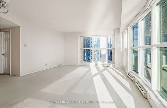 Additional image 9 of 99 Harbour Sq Unit 1702