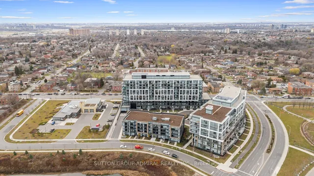 Additional image 27 of 50 George Butchart Dr Unit 817