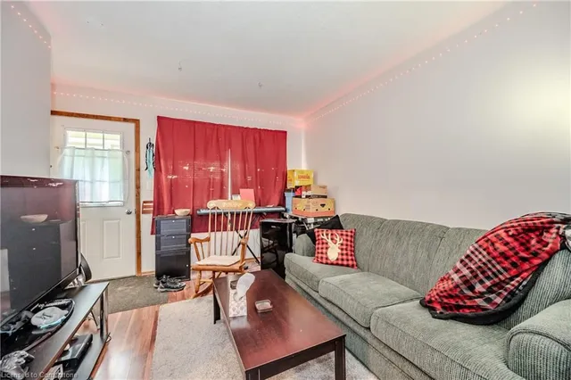 Additional image 32 of 58 Fifth Ave