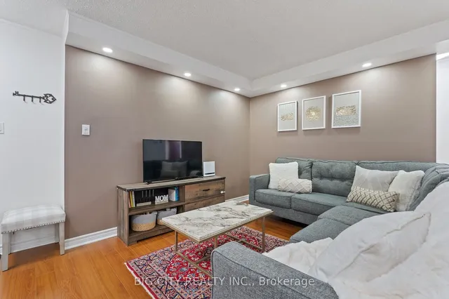 Additional image 5 of 633 Bay St Unit 721