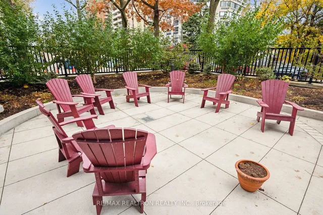 Additional image 15 of 449 Walmer Rd Unit 401