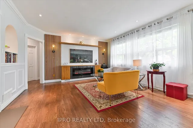 Additional image 13 of 135 Downsview Ave