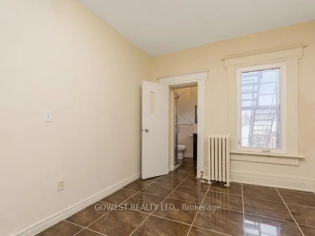 Additional image 6 of 2011 Dundas St