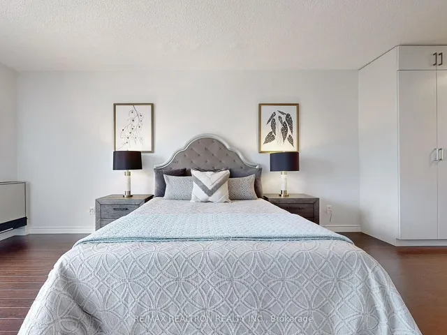 Additional image 18 of 33 Harbour Sq Unit 3004