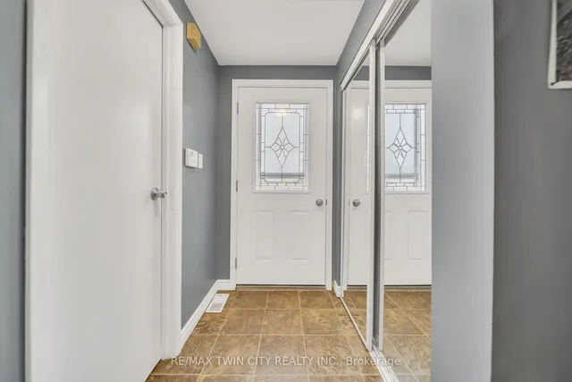 Additional image 3 of 648 Doon Village Rd Unit 10