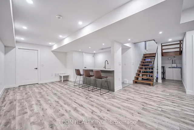 Additional image 36 of 38 Uno Dr