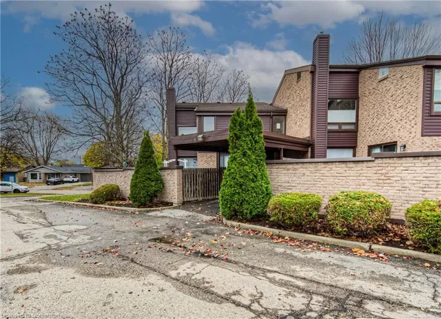 Additional image 30 of 28 Underhill Cres Unit 11