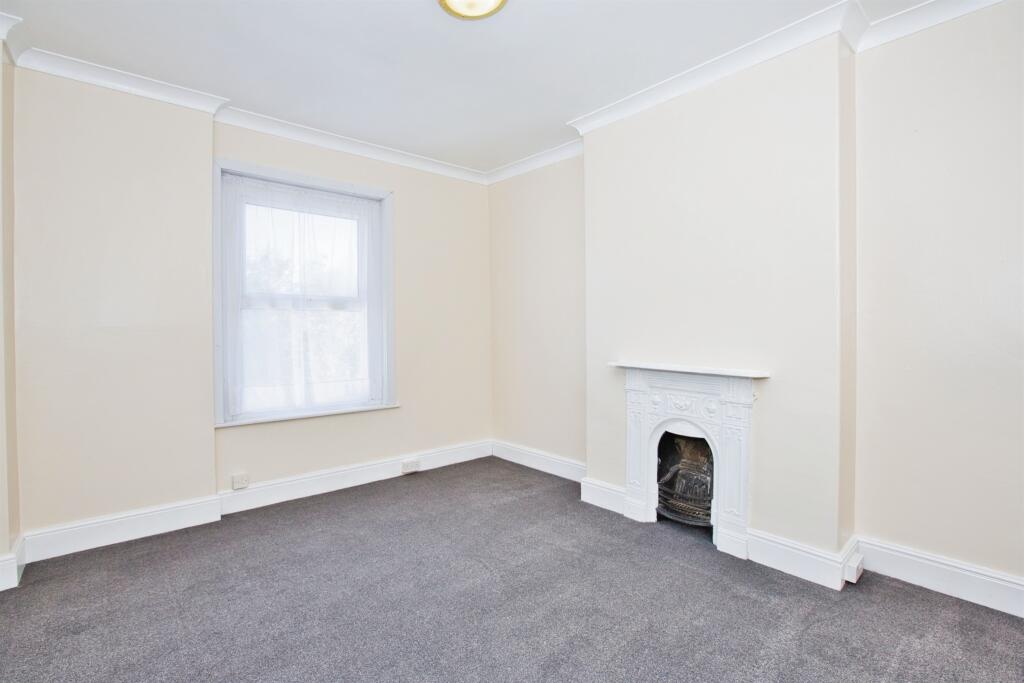 Additional image 15 of Grove Avenue, Yeovil